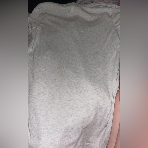 Plain light grey t shirt it’s a v neck style size M - Picture 2 of 3